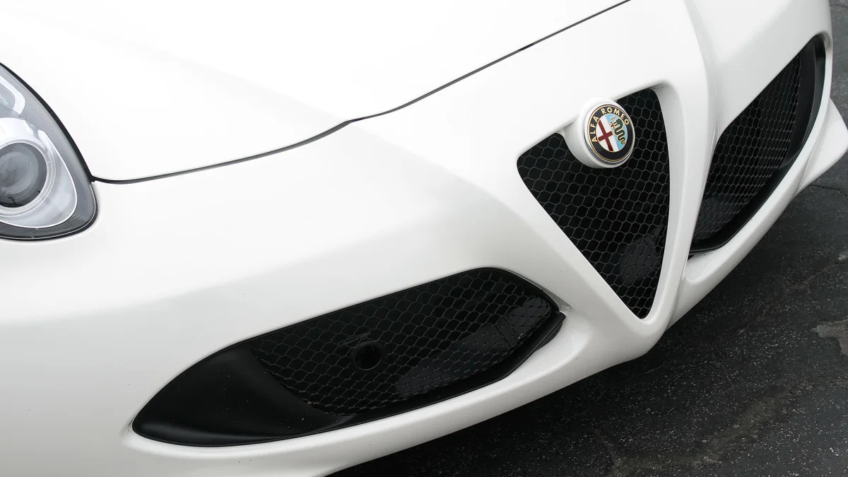 2015 Alfa Romeo 4C Spider grille