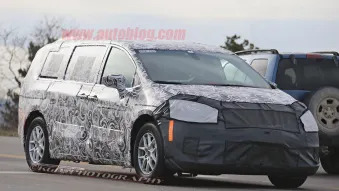 2017 Chrysler Town and Country Spy Shots