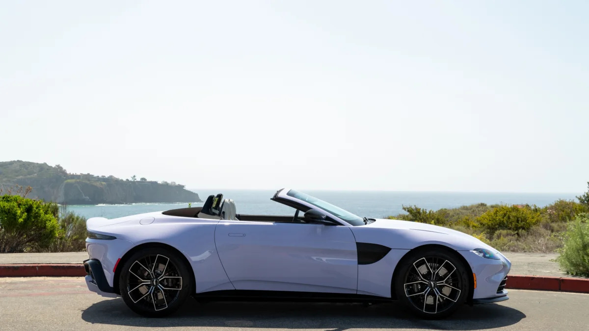 Aston Martin Newport Beach Vantage Cardamom Violet 02