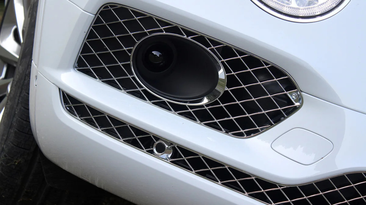 2016 Bentley Bentayga fog light