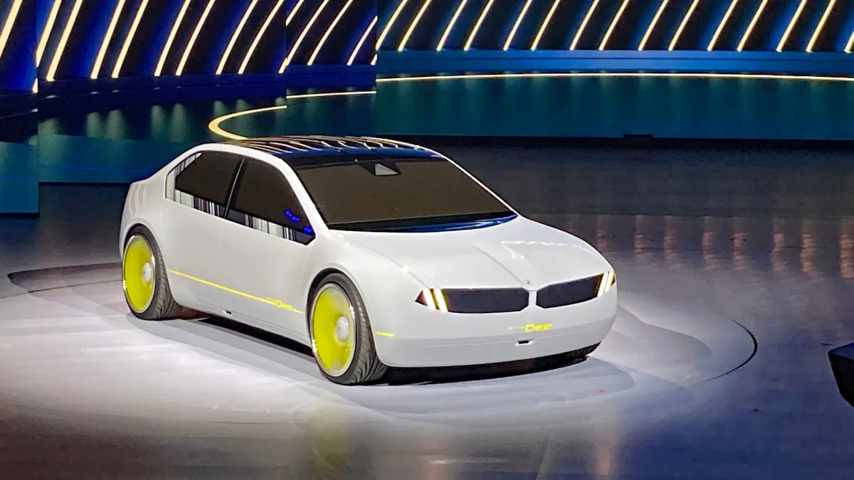 BMW i Vision Dee on stage
