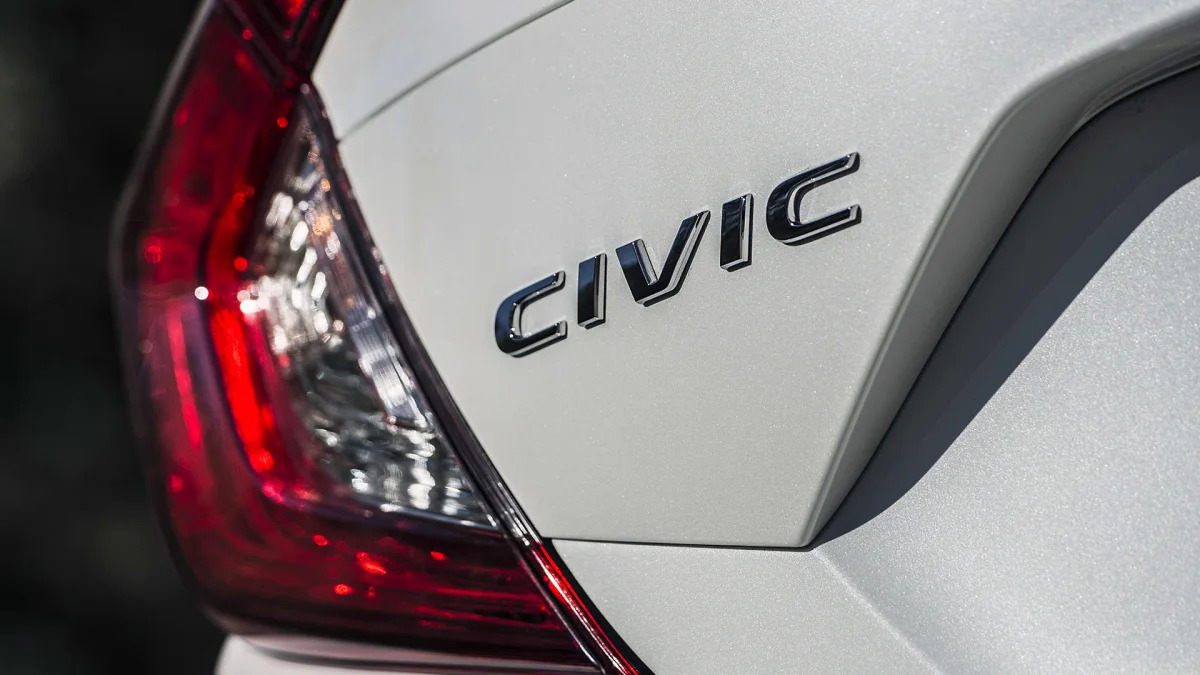 2016 Honda Civic badge
