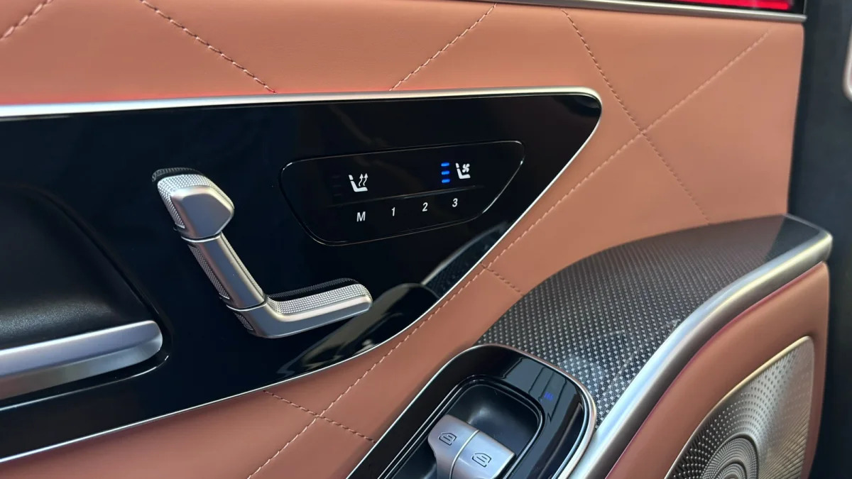 Mercedes-Benz S580e interior rear seat controls