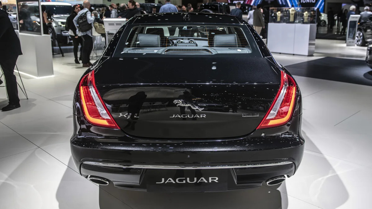2019-jaguar-xj-collection-la-07