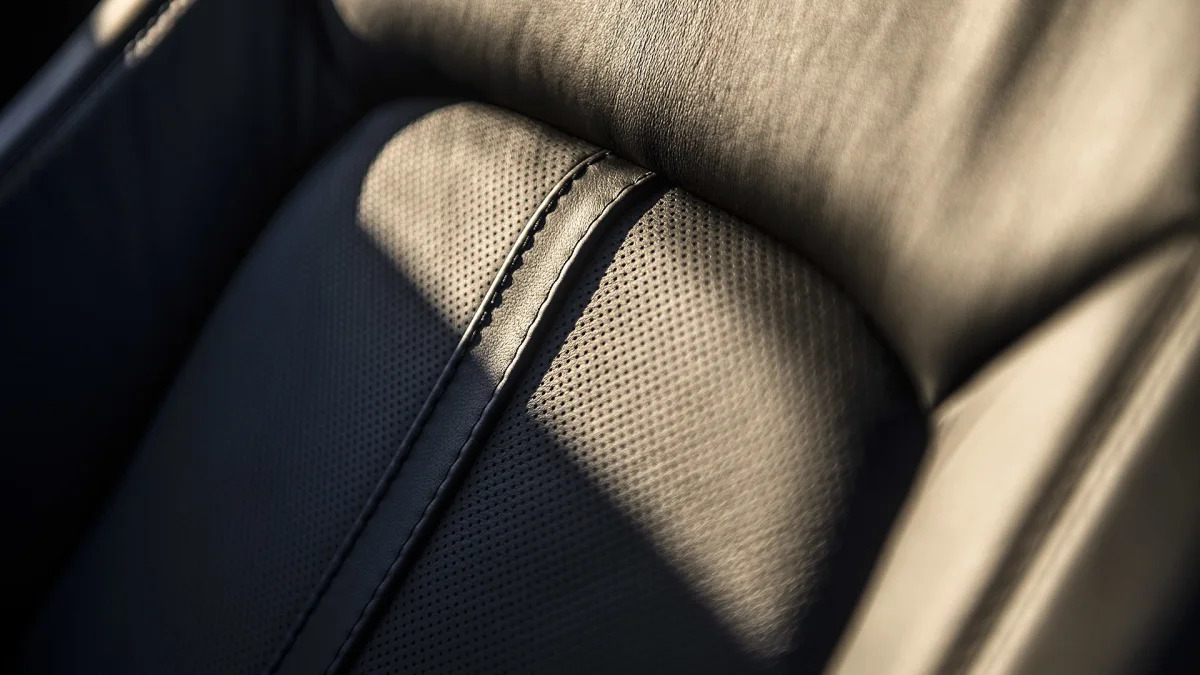 2016 Lincoln MKX seat detail
