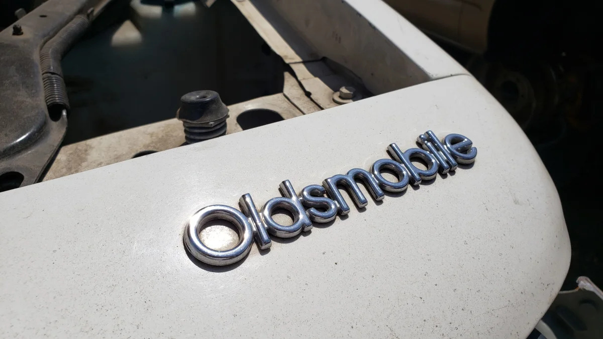 07 - 1990 Oldsmobile Cutlass Ciera XC in Colorado junkyard - photo by Murilee Martin