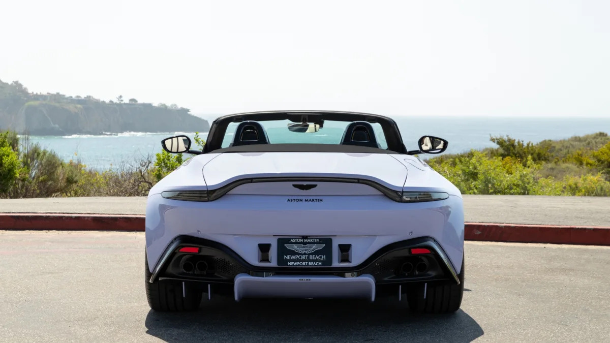 Aston Martin Newport Beach Vantage Cardamom Violet 03