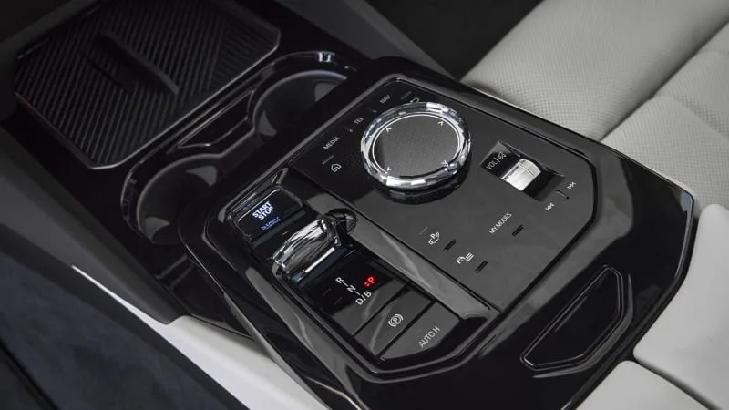 BMW i5 eDrive40 center console