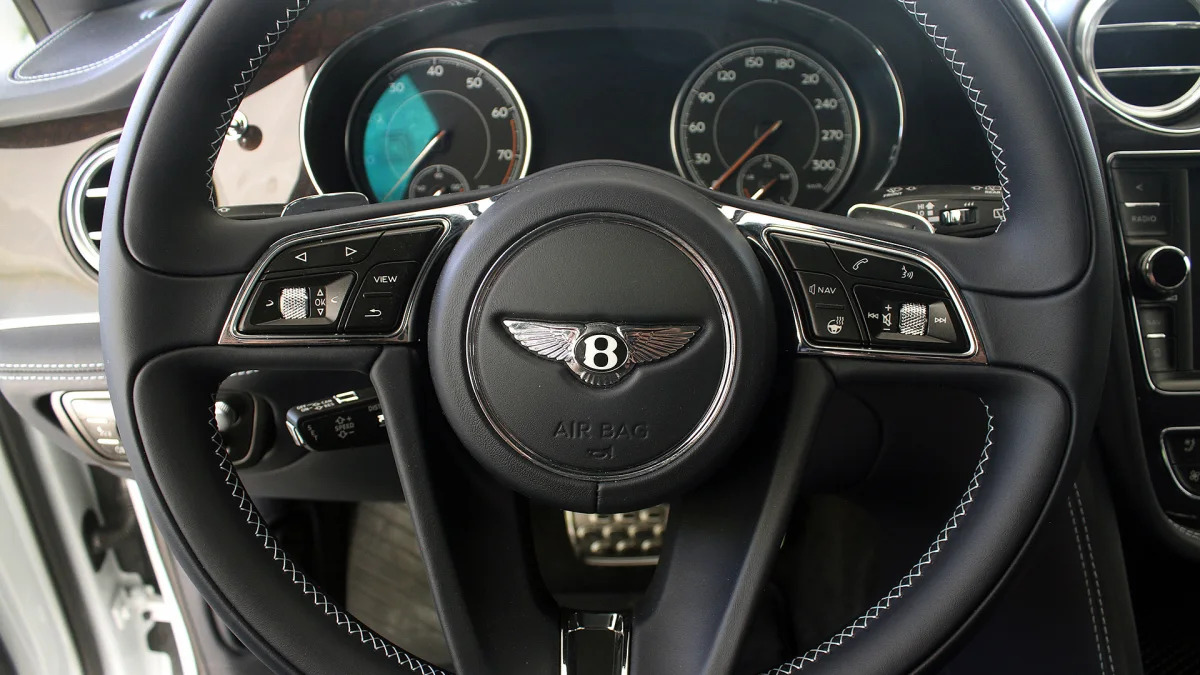 2016 Bentley Bentayga steering wheel