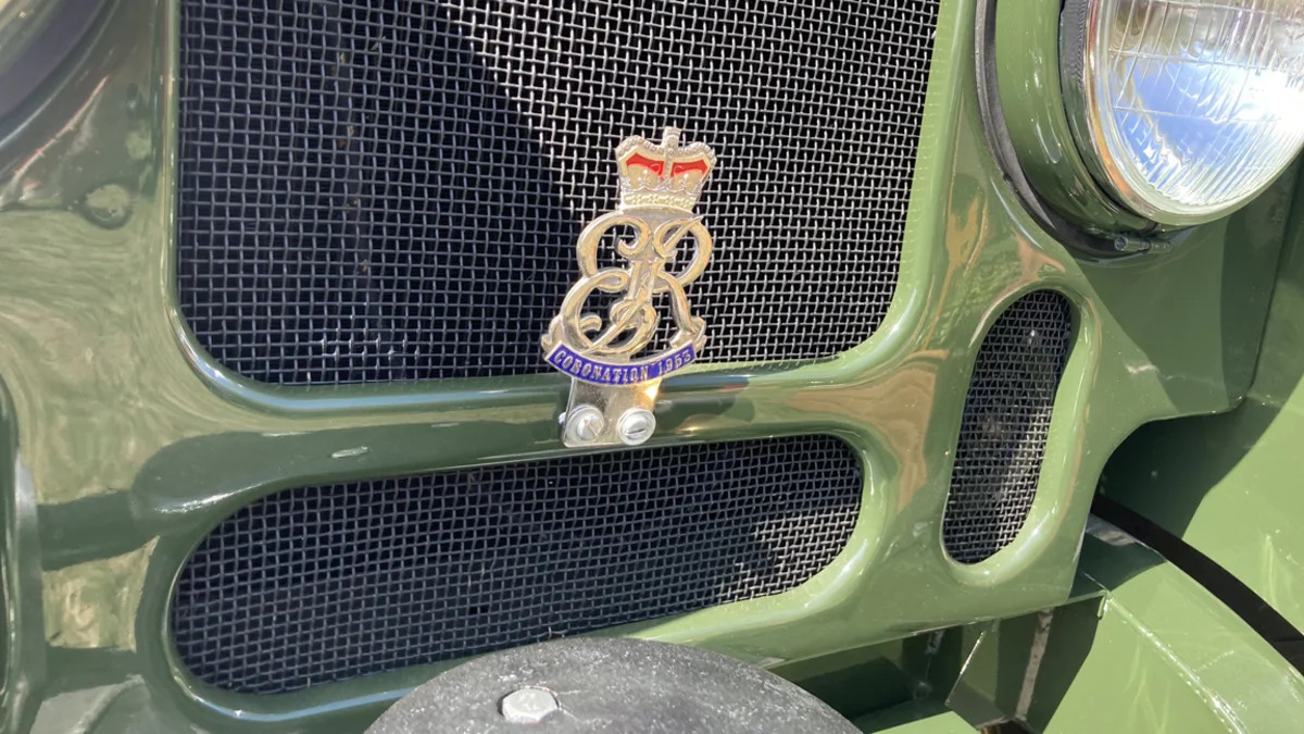 Queen Elizabeth Land Rover emblem