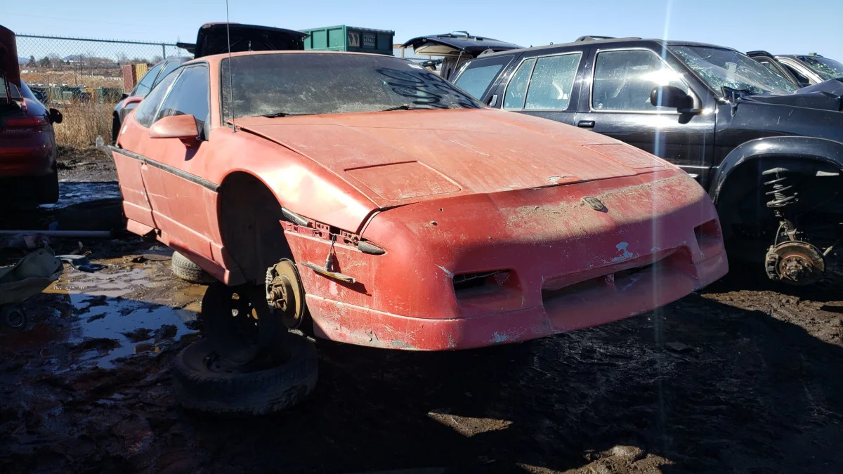 99 - 1986 Pontiac Fiero GT in Colorado junkyard - Photo by Murilee Martin