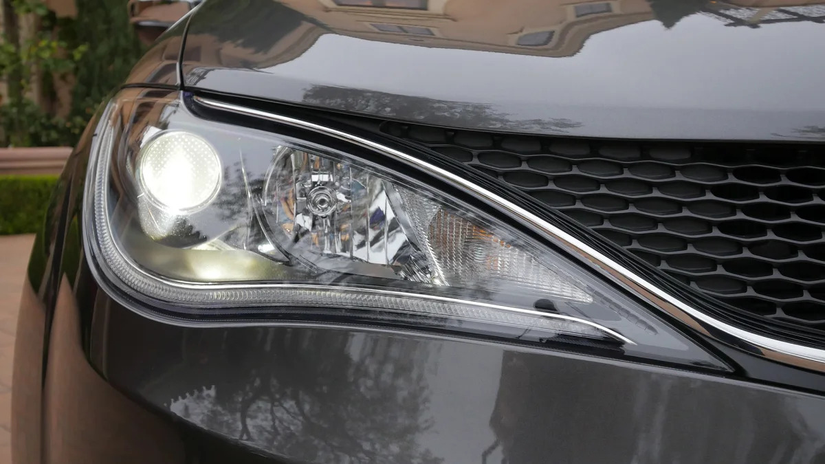 2017 Chrysler Pacifica headlight
