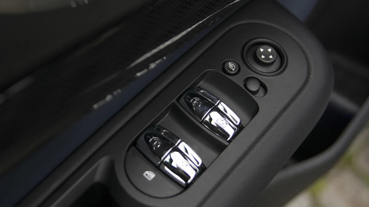 2016 Mini Cooper S Clubman door controls