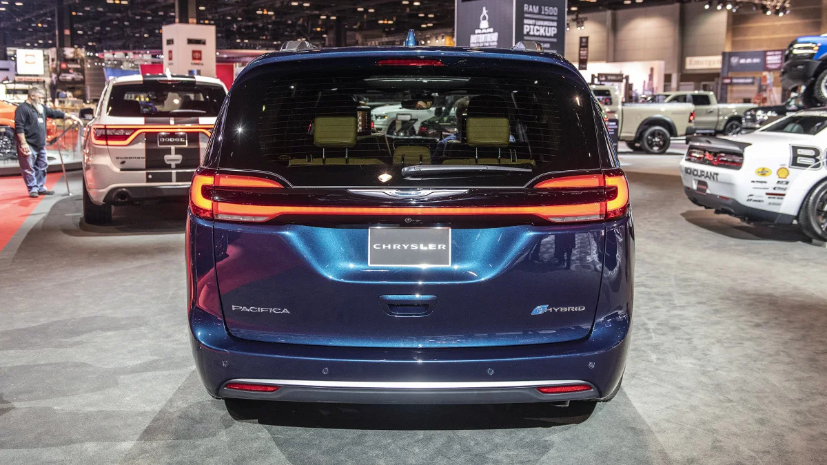 2021-chrysler-pacifica-chicago-06