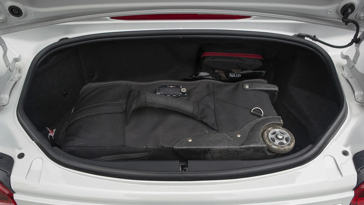 2016 Mazda MX-5 Miata trunk