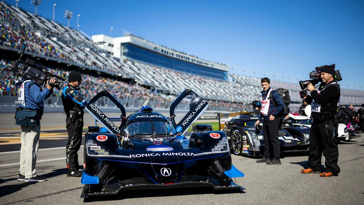 DAYTONA BEACH, FLORIDA - JANUARY 29: The #10 Konica Minolta Acura ARX-05 Acura DPi of Ricky Taylor, Filipe Albuquerque, Alexander Rossi, and Will Stevens sits on pit lane before the start of the Rolex 24 at Daytona International Speedway on January 29, 2022 in Daytona Beach, Florida.   James Gilbert/Getty Images/AFP / AFP / GETTY IMAGES NORTH AMERICA / James Gilbert