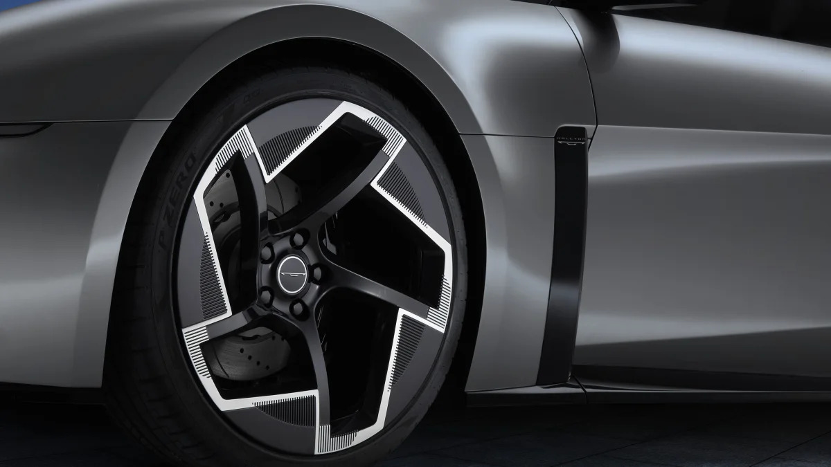 The lightweight, machine-faced 22-inch wheels of the Chrysler Ha