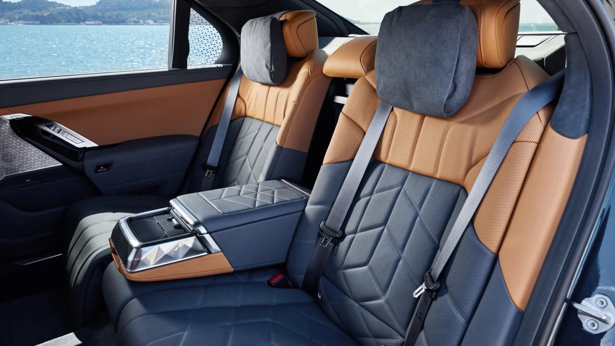 BMW i7 M70 back seat