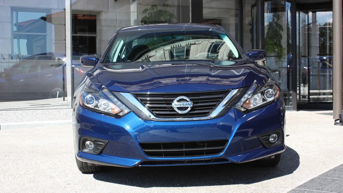 2016 nissan altima front