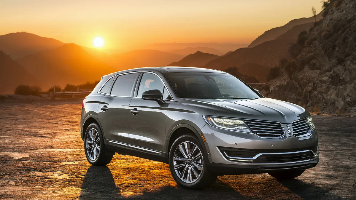 2016 Lincoln MKX front 3/4 view
