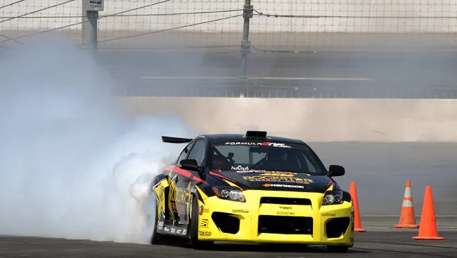 Video] Driver pulls off epic drift run while car is on fire