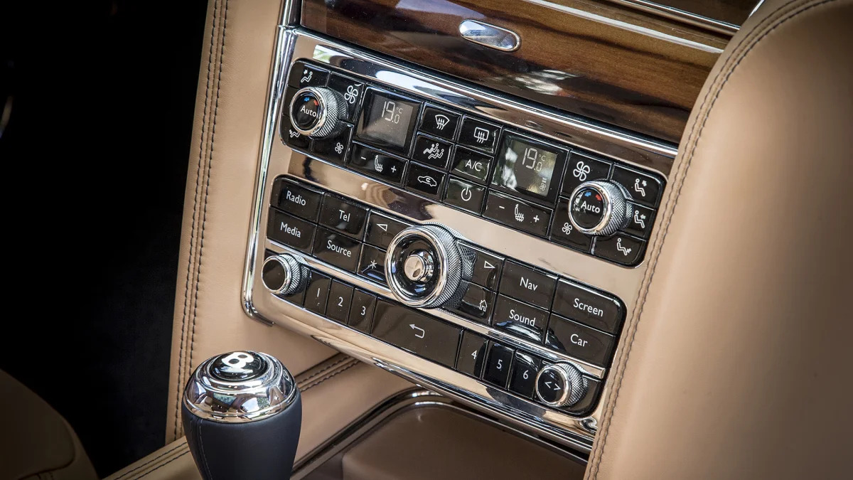 2017 Bentley Mulsanne instrument panel
