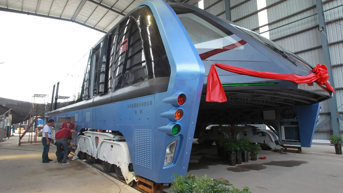 China's First Transit Elevated Bus TEB-1 Conducts Road Test In Qinhuangdao
