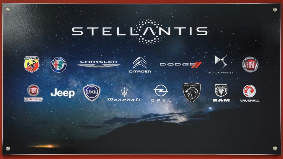 Stellantis not looking for further mergers, including with Renault