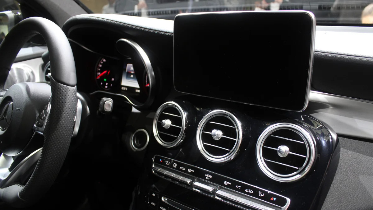 2016 Mercedes-Benz GLC 250d infotainment screen.