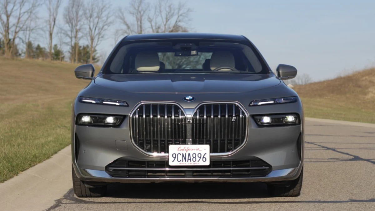 Autoblog Garage Video: 2023 BMW i7 xDrive60 is a super-luxurious EV