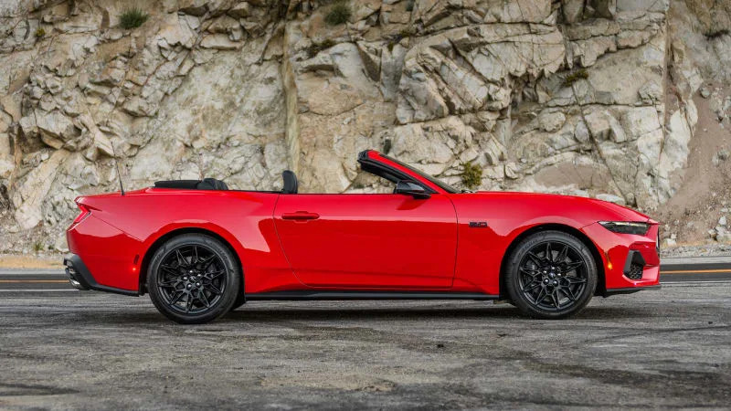 2024 Ford Mustang GT Convertible profile1
