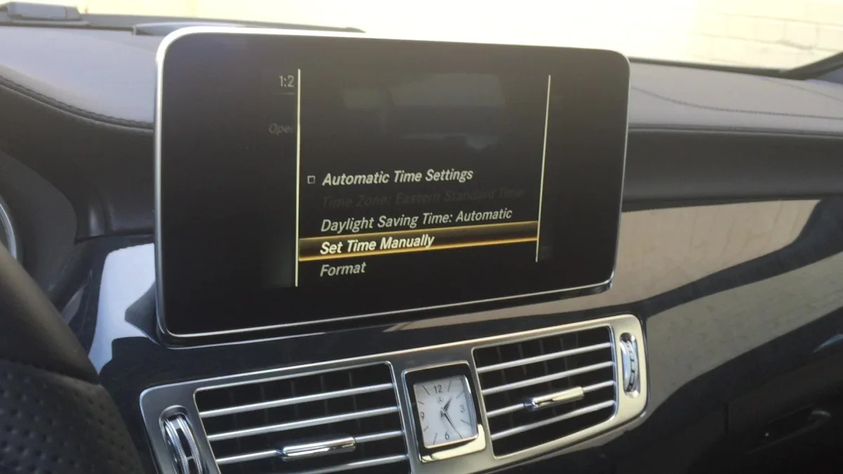 2015 Mercedes-Benz CLS400 Setting the Clock | Autoblog Short Cuts
