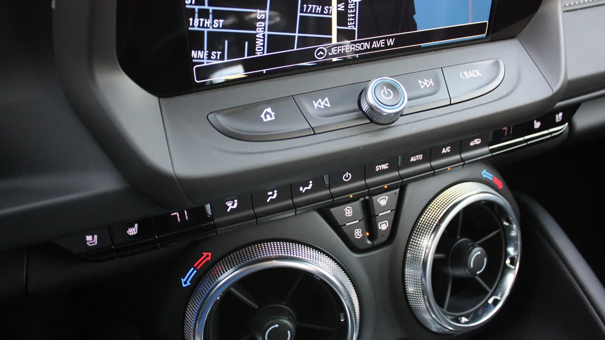 2016 Chevrolet Camaro instrument panel