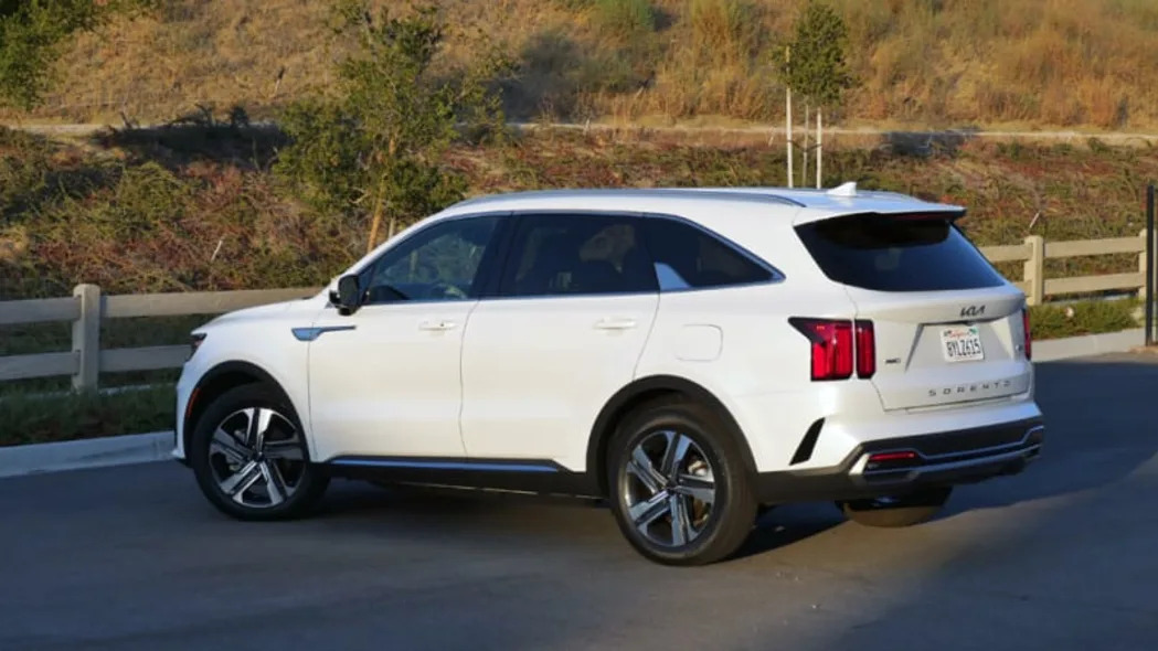 2024 Kia Sorento Review: Gas-only updated, hybrids carry over, does it matter?
