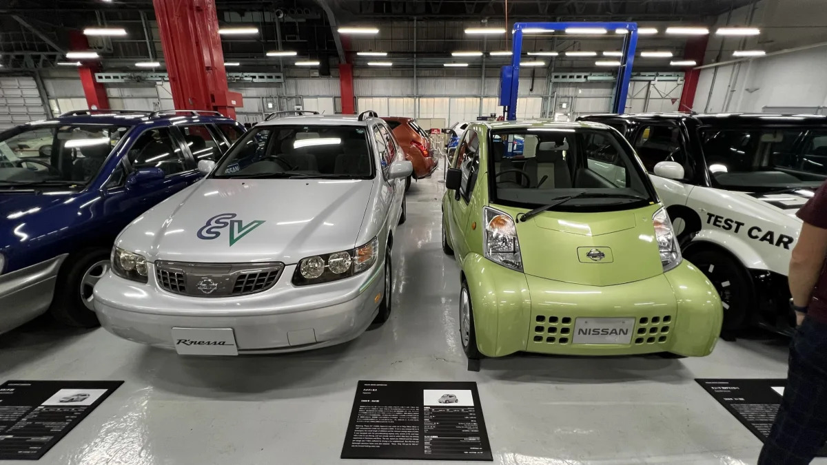 Nissan R'nessa EV and Micromini
