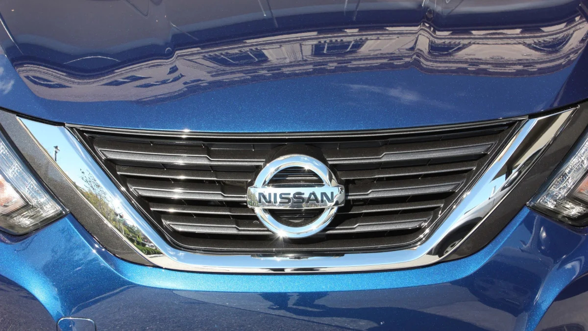 2016 nissan altima grille