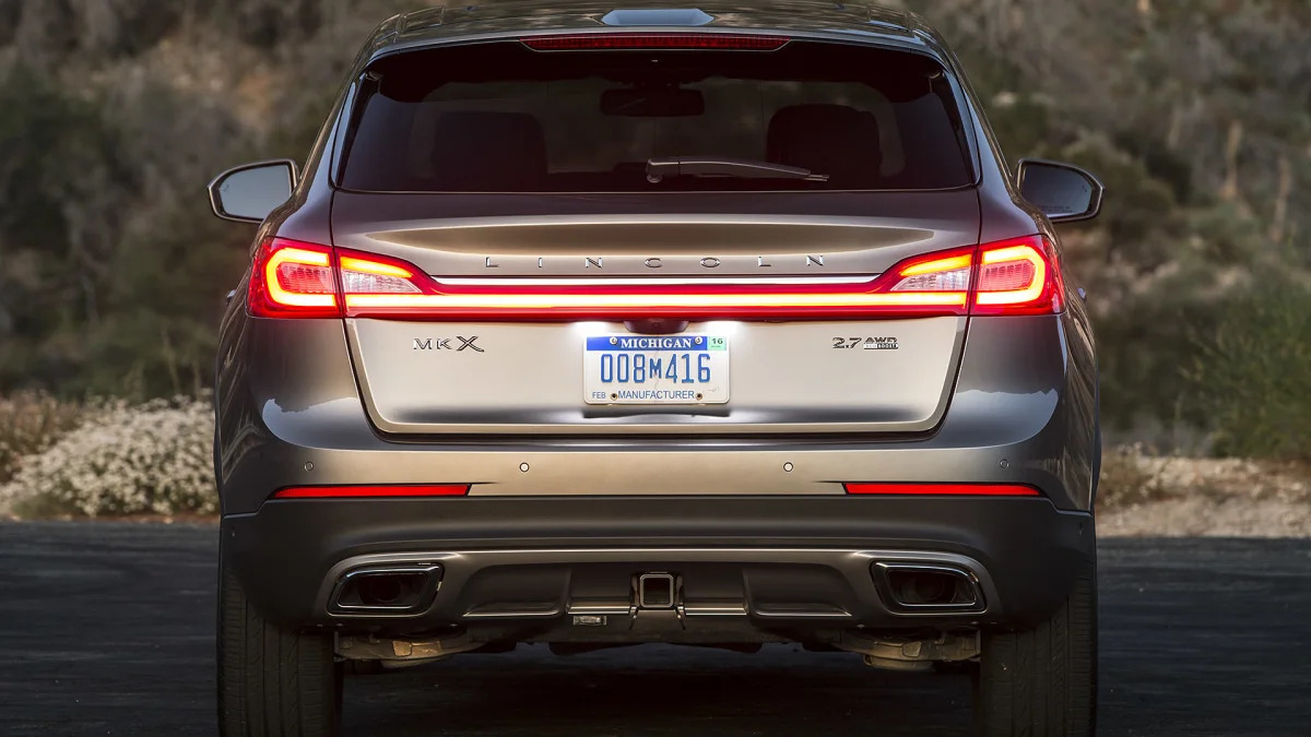 2016 Lincoln MKX rear view