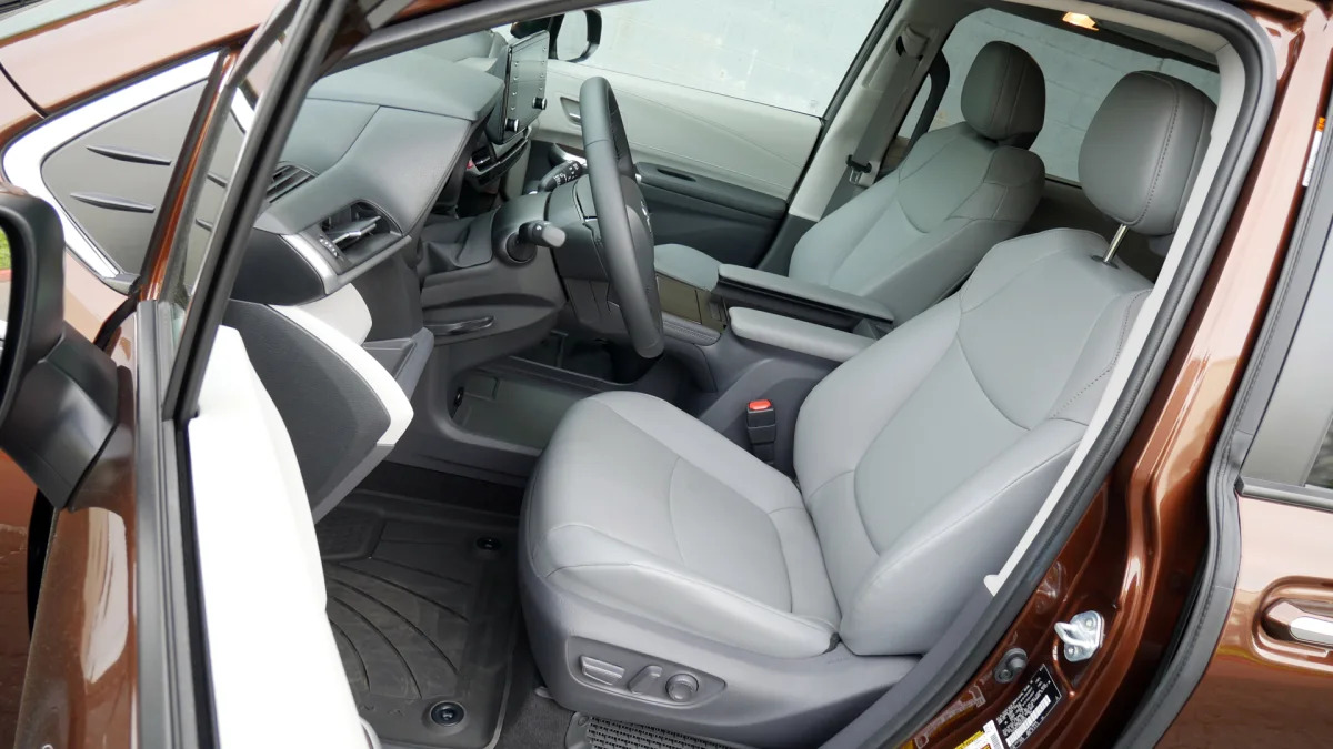 2021 Toyota Sienna XLE AWD front seats