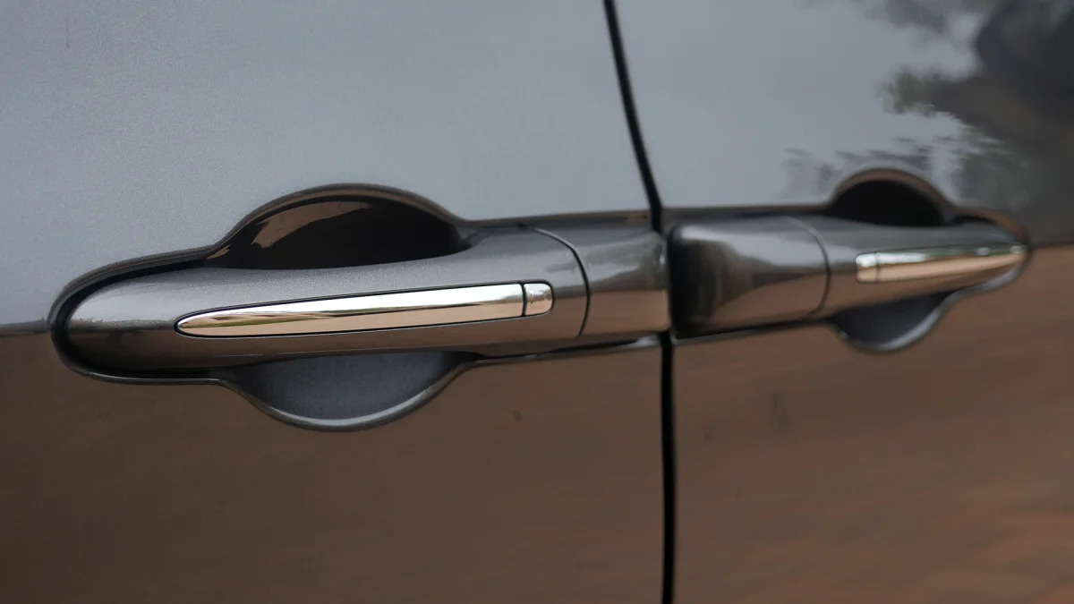 2017 Chrysler Pacifica door handles