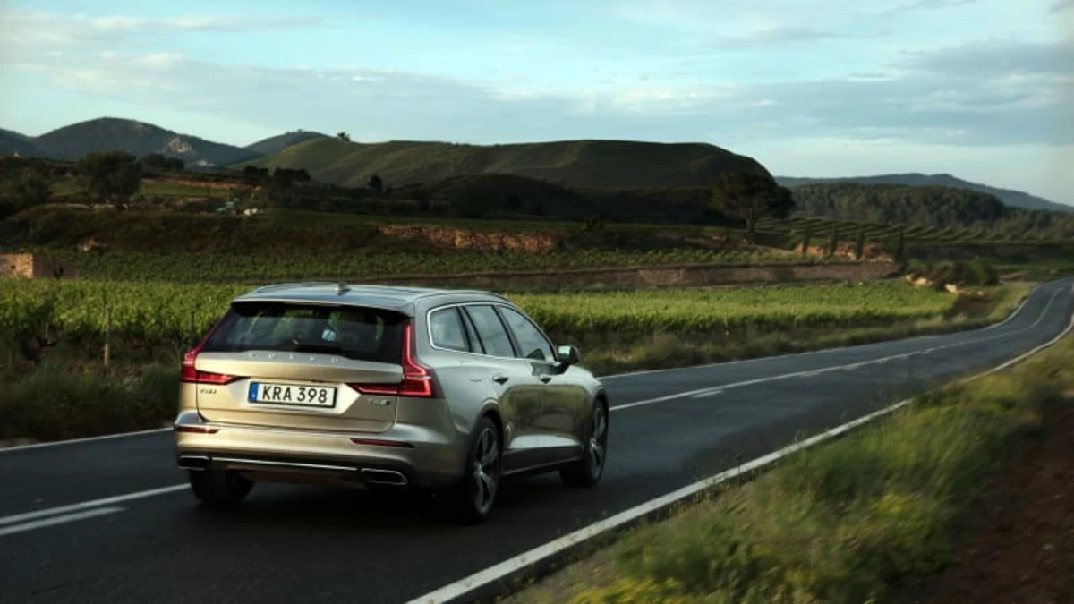 2019 Volvo V60 First Drive Review | The wagon is ace