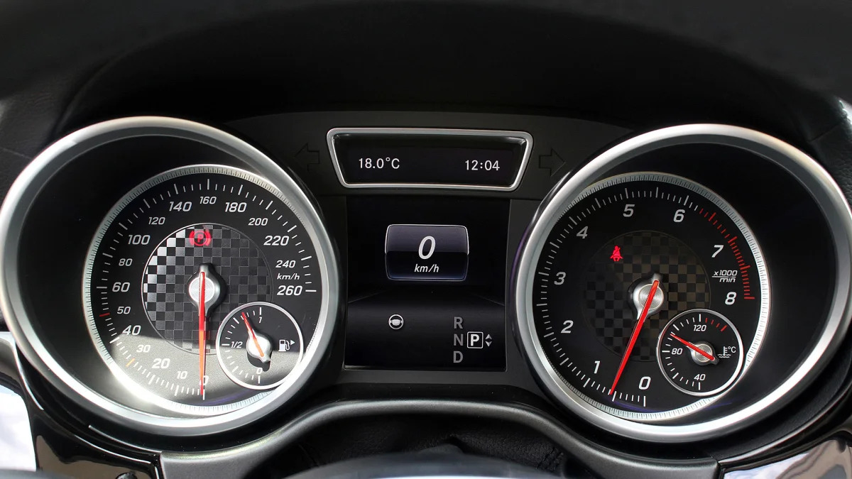 2016 Mercedes-Benz GLE gauges