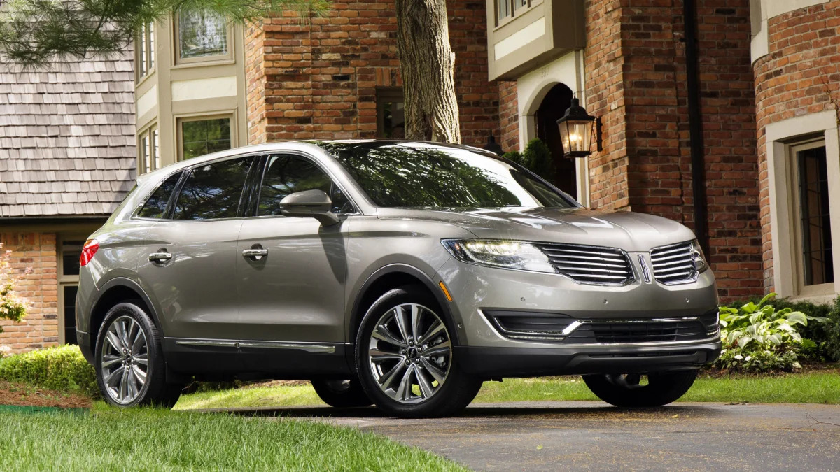 Best Luxury Midsized/Large SUV Value: Lincoln MKX