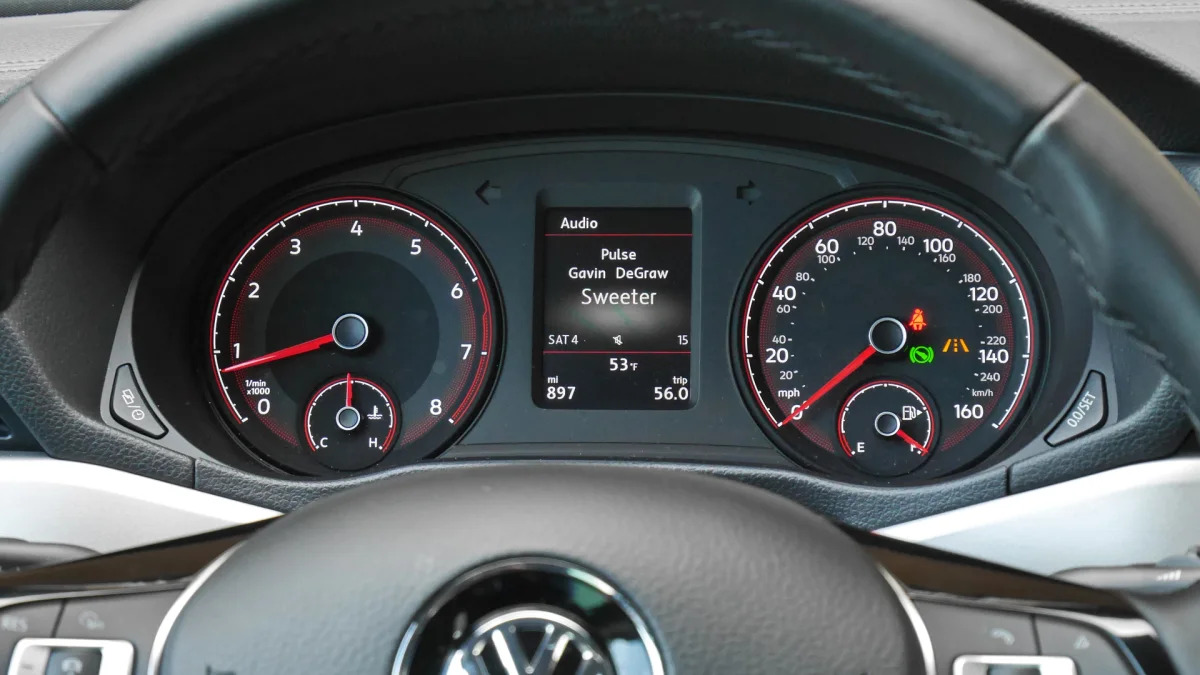 2020 Volkswagen Passat Interior gauges