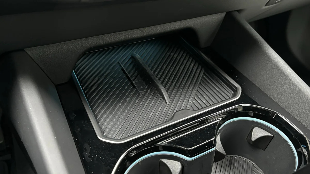 2024 BMW i5 eDrive40 wireless charging pad and phone holder