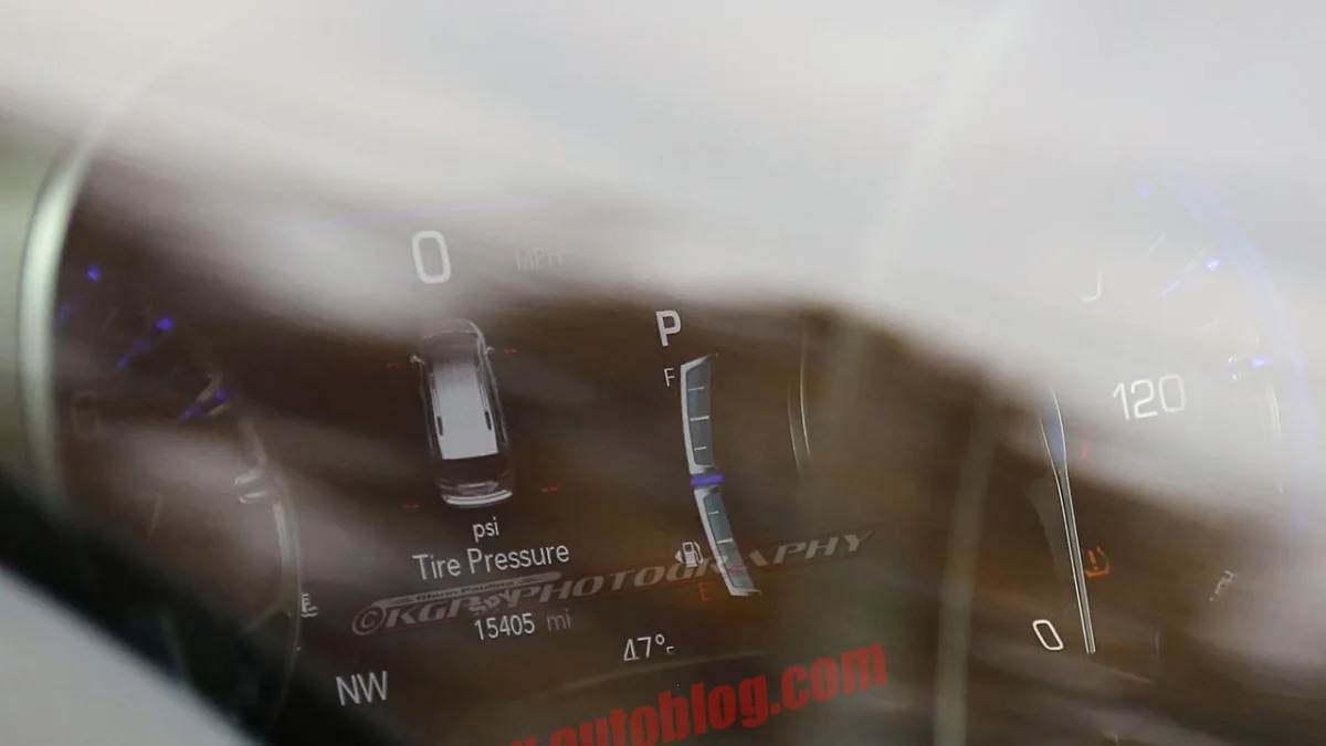 2017 chrysler town and country gauge detail