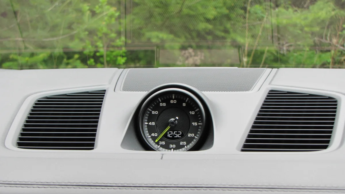 2020 Porsche Cayenne Coupe Turbo S E-Hybrid sport chrono clock