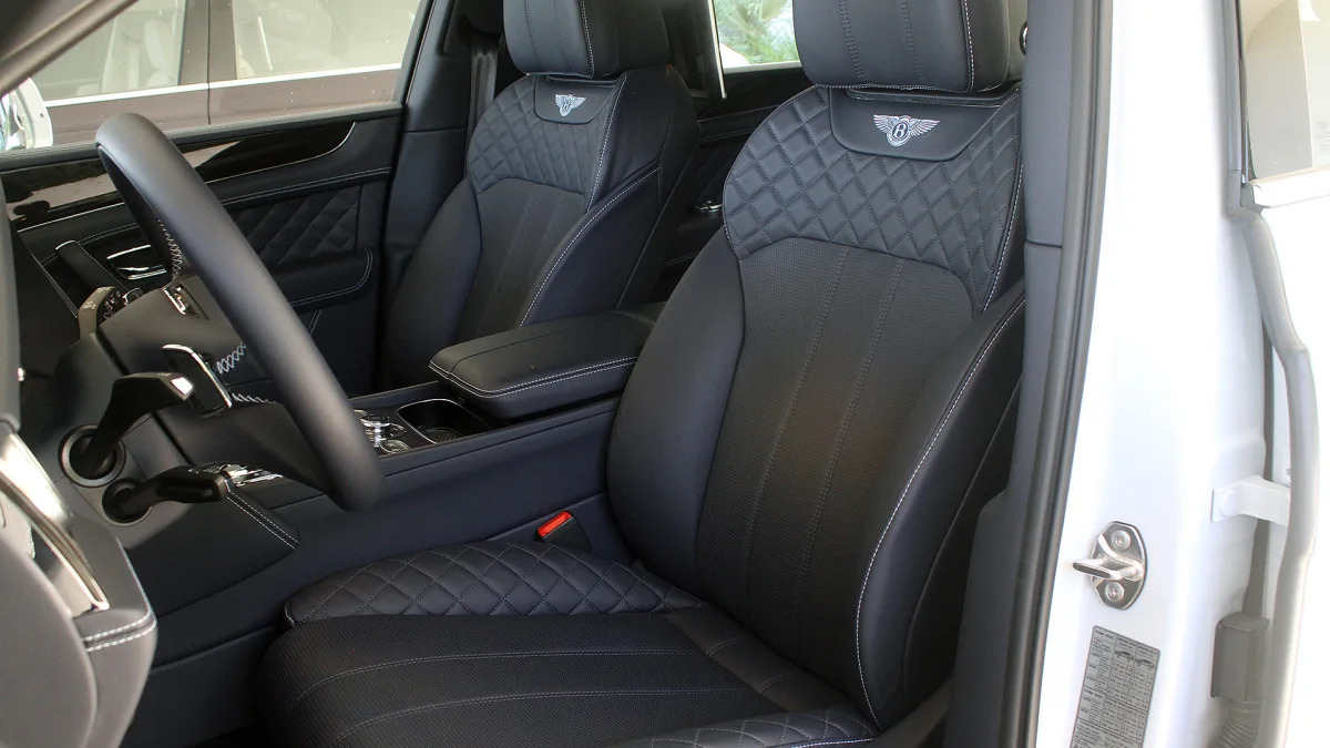 2016 Bentley Bentayga front seats