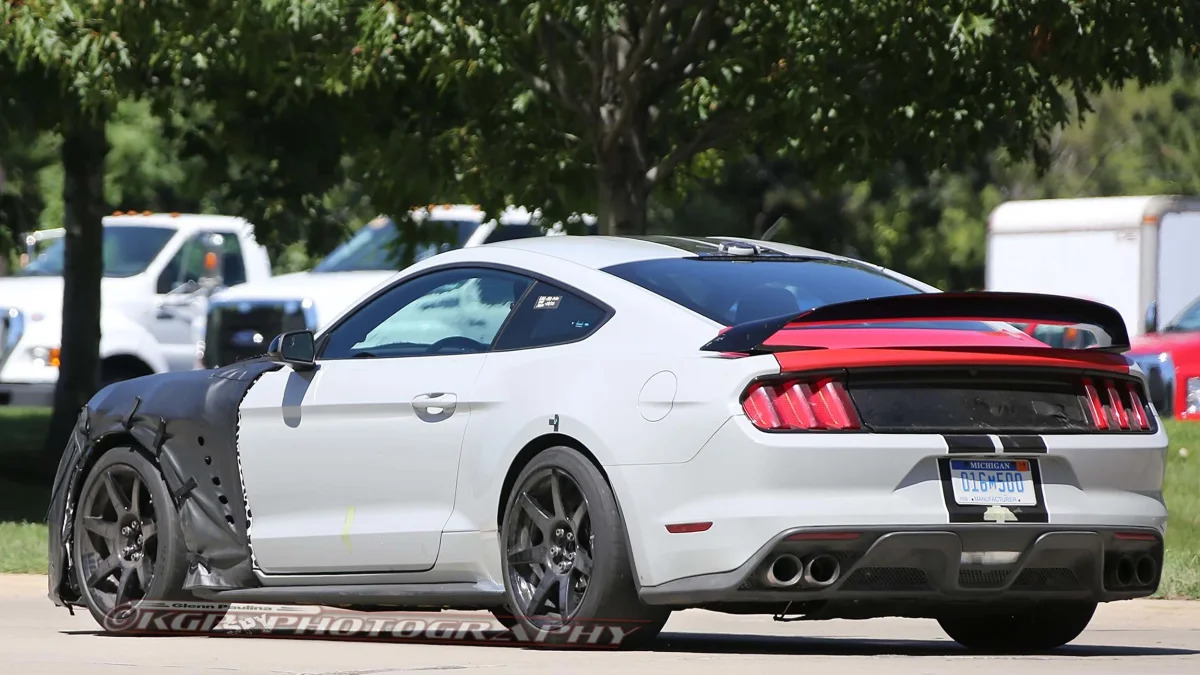 ford shelby gt500 mustang spoiler 2