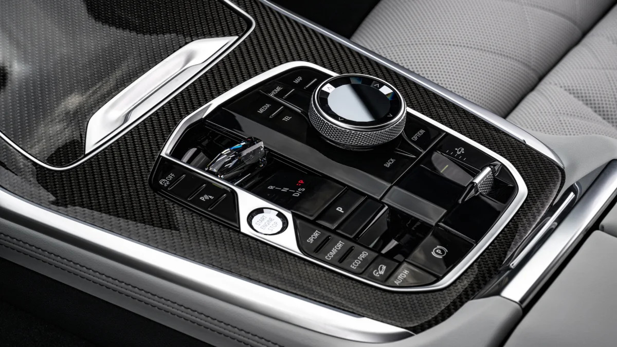 BMW X7 M60i center console