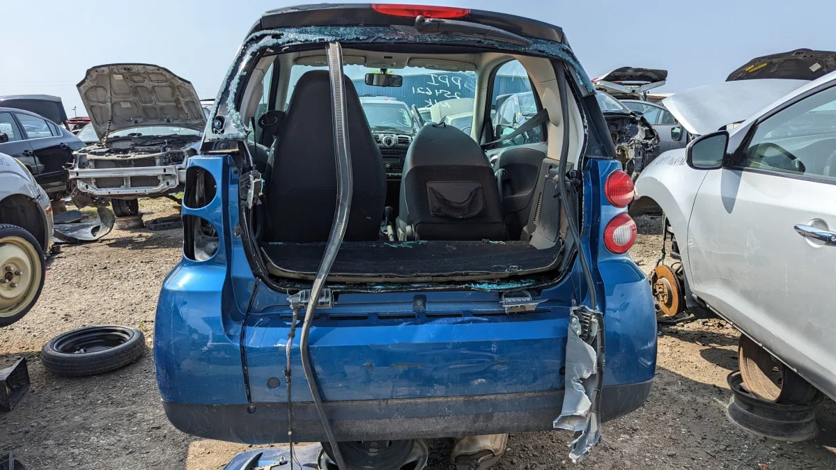 32 - 2008 Smart ForTwo in Oklahoma junkyard - photo by Murilee Martin